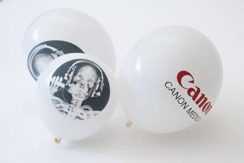 weiss-luftballon-mit-logo-canon-medical-juerg-siegrist-holding-ag