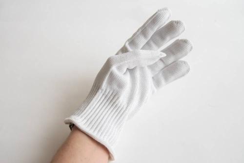 ce-zertifizierte-schnittfest-handschuh-mit-logo-juerg-siegrist-ag