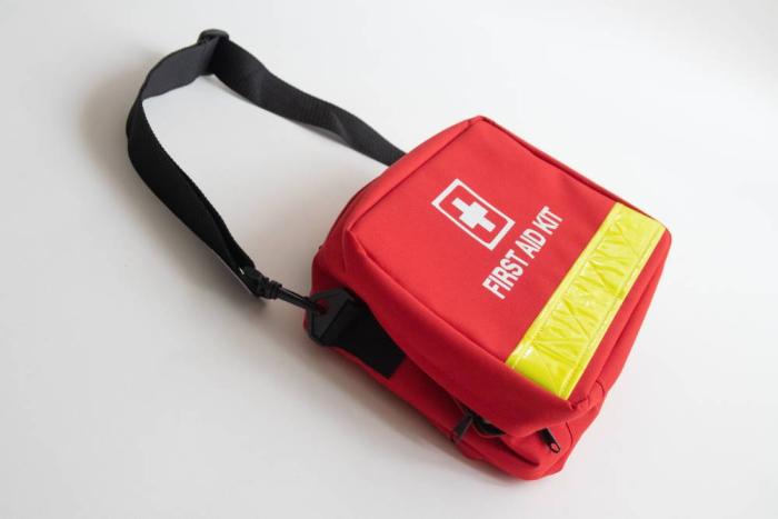 erste-hilfe-first-aid-kit-mit-ihrem-logo-juerg-siegrist-ag