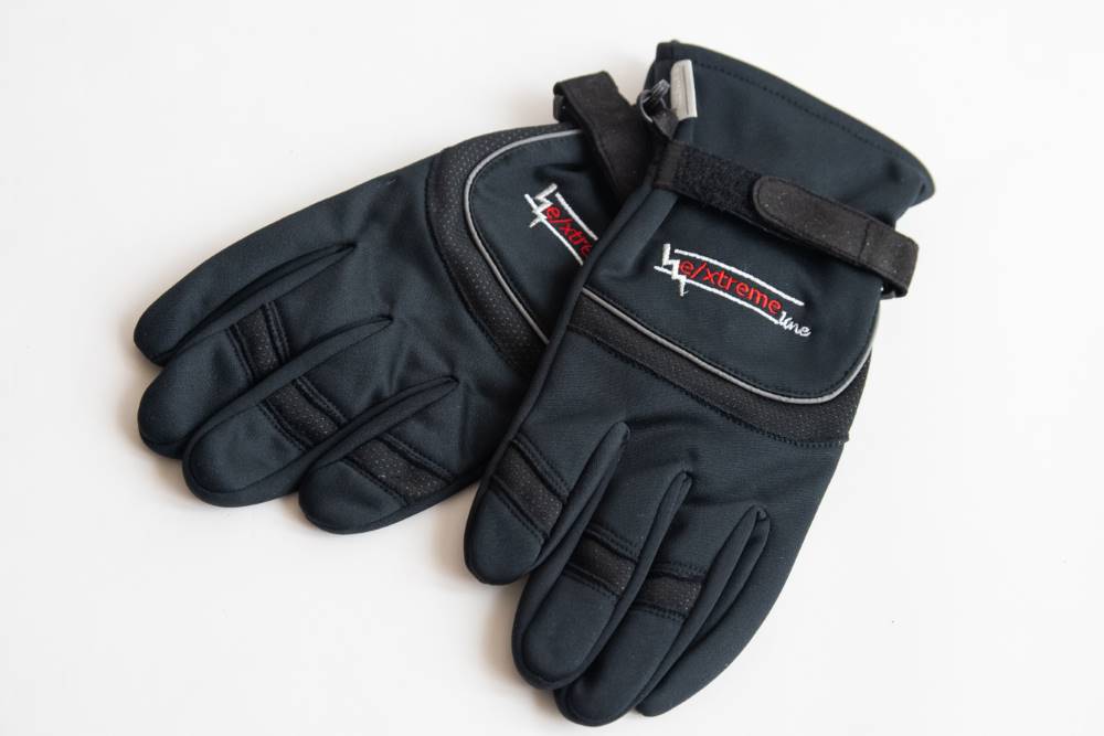 sportlich-elegant-handschuh-aus-softshell-material-schwarz-juerg-siegrist-ag