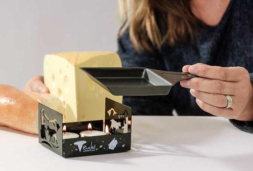 Racletteöefeli mit hitzebeständigem Spezialdruck.