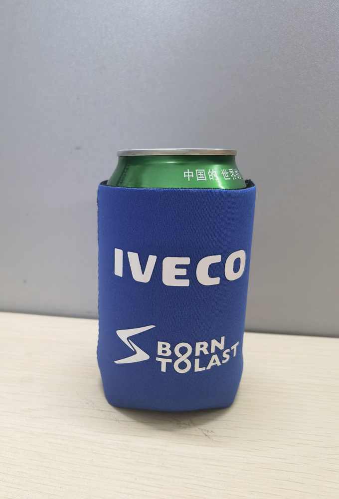Dosenkühler aus Neopren bedruckt mit IVECO-Logo