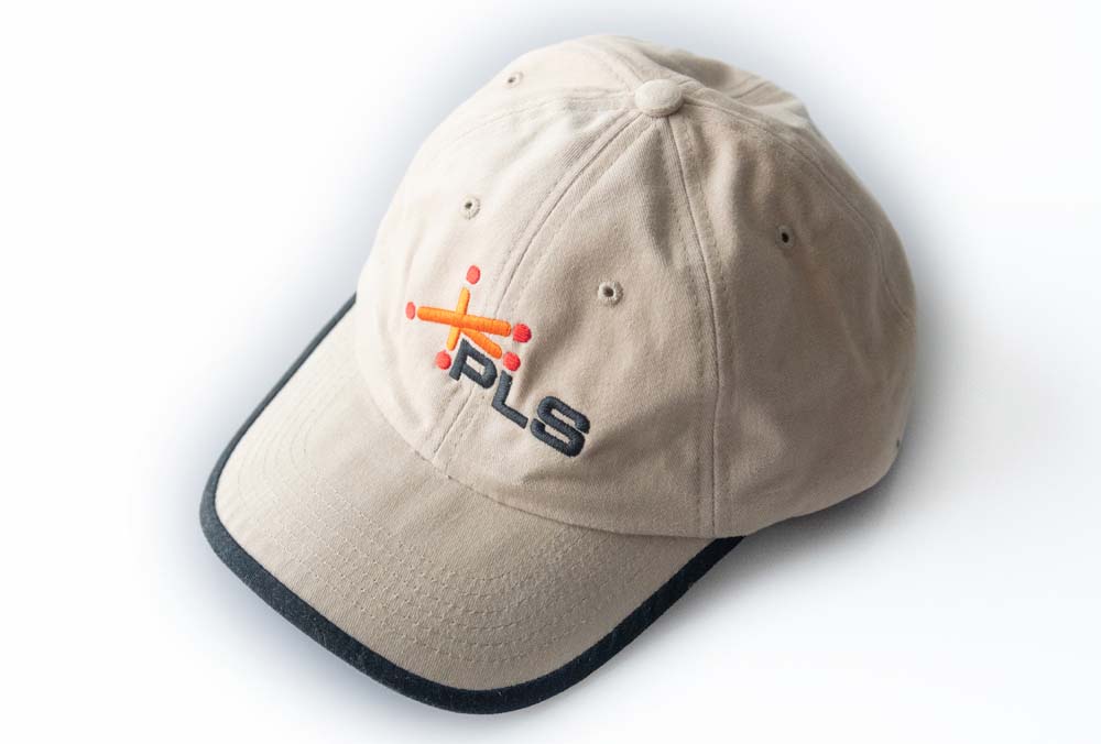 stylisches-baseball-cap-mit-bestickte-logo-juerg-siegrist-ag