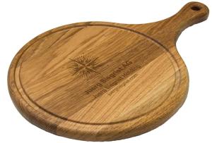 rundes-holzbrett-mit-griff-veredelt-mit-gravur-juerg-siegrist-ag