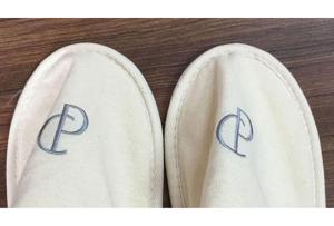 eco-hotelslipper-bedruckt-oder-bestickt-juerg-siegrist-ag