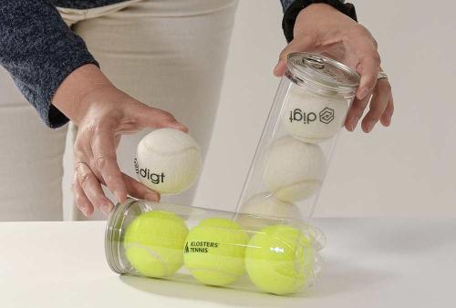 Tennisbälle mit Logo.