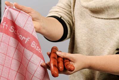 geschirrtuch-für-metzgeri-rot-mit-firmenlogo-juerg-siegrist-ag-schweiz