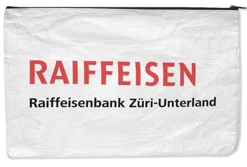 tyvek-etui-mit-logo-bedruckt-für-raiffeisen-juerg-siegrist-ag