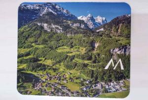 ultradünne-mausmatte-glatte-oberfläche-farbig-bedruckt-juerg-siegrist-ag