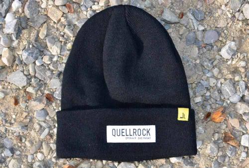 strickmütze-mit-logo-abzeichen-bestickt-juerg-siegrist-ag