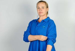 poloshirt-vishay-blau-bestickt-mit-logo-juerg-siegrist-ag-schweiz-1