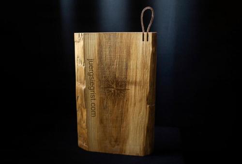 rustikales-holzbrett-mit-ihrem-logo-juerg-siegrist-ag