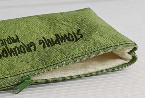 kosmetiketui-tyvek-vollflächig-bedruckt-juerg-siegrist-ag