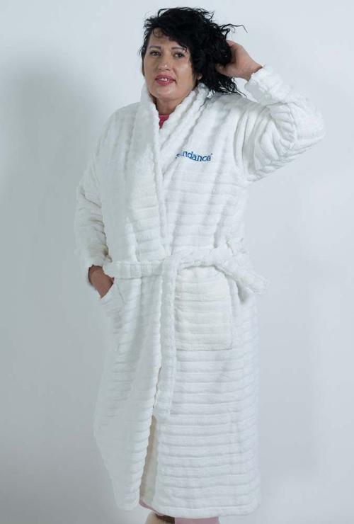 Bademantel aus Premium-Baumwolle mit Relief-Struktur bestickt – Juerg Siegrist AG Werbeartikel