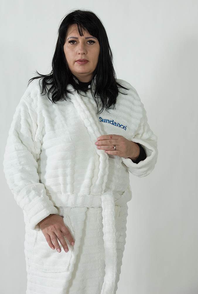 Bademantel aus Premium-Baumwolle mit Relief-Struktur bestickt – Juerg Siegrist AG Werbeartikel