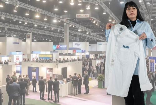 Dame in hellblauem Hemd mit weissen Hemd der Marke OLYMP – Juerg Siegrist AG Werbeartikel