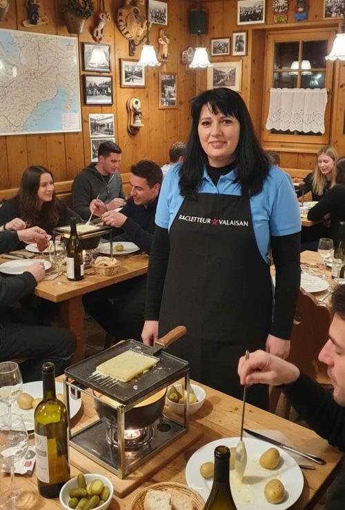 Küchenschürze mit Logo bestickt – Juerg Siegrist AG Werbeartikel