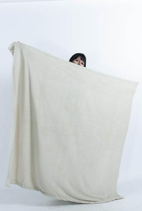 Kuscheldecke mit Ihrer Stickerei als Sonderanfertigung – Juerg Siegrist AG Werbeartikel