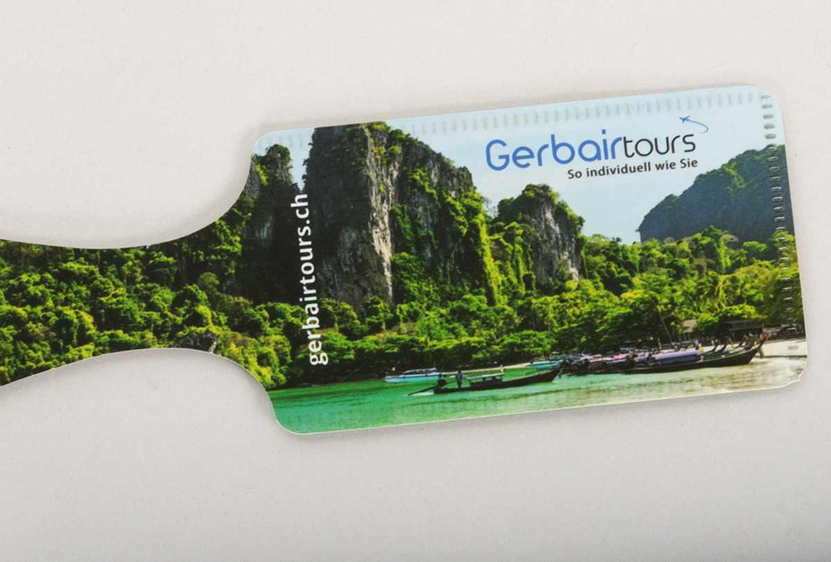 Gerbair-Tours Kofferhänger aus Tyvek bedruckt, Vorderseite – Juerg Siegrist AG Werbeartikel