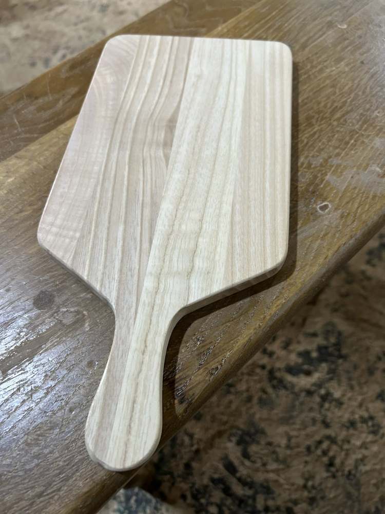 Holzbretter aus Eschenholz als Sonderanfertigung