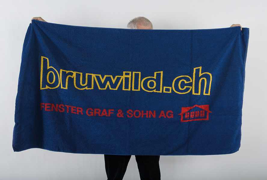 Vorderseite des farbig gewebten Tuches als Sonderanfertigung für Bruwild – Juerg Siegrist AG Werbeartikel